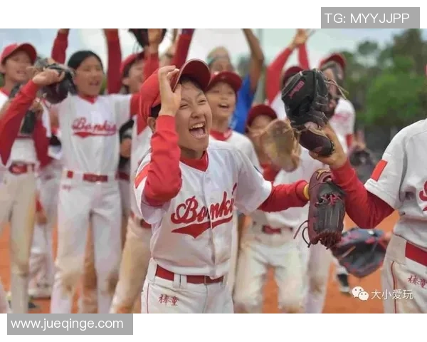 足球球星野球的成长历程与绿茵场上拼搏精神解析